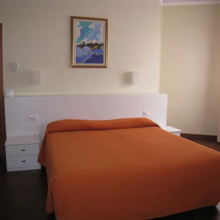 Ξενοδοχείο Romea 3*