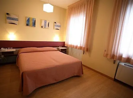 호텔 Romea 3*