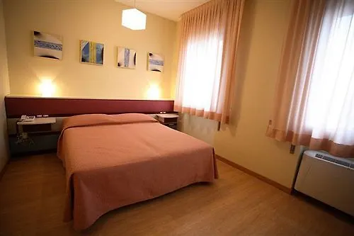 מלון Romea 3*