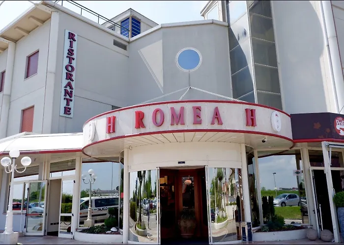 فندق Romea 3*